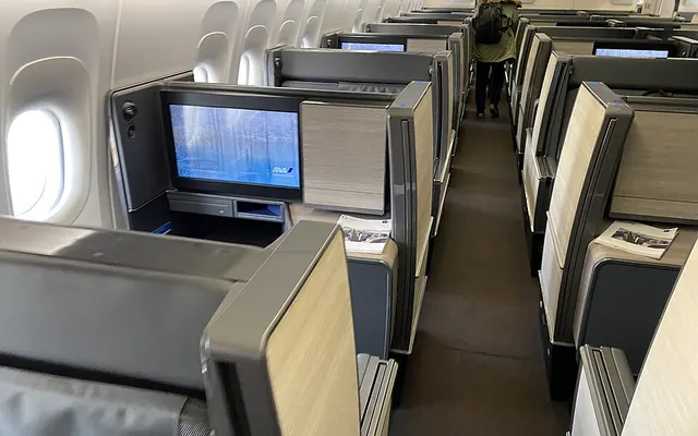 La business class The Room de ANA con asiento y pantalla