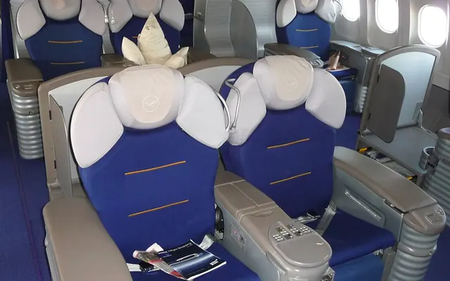 Asientos de business class en un Airbus A340 de Lufthansa